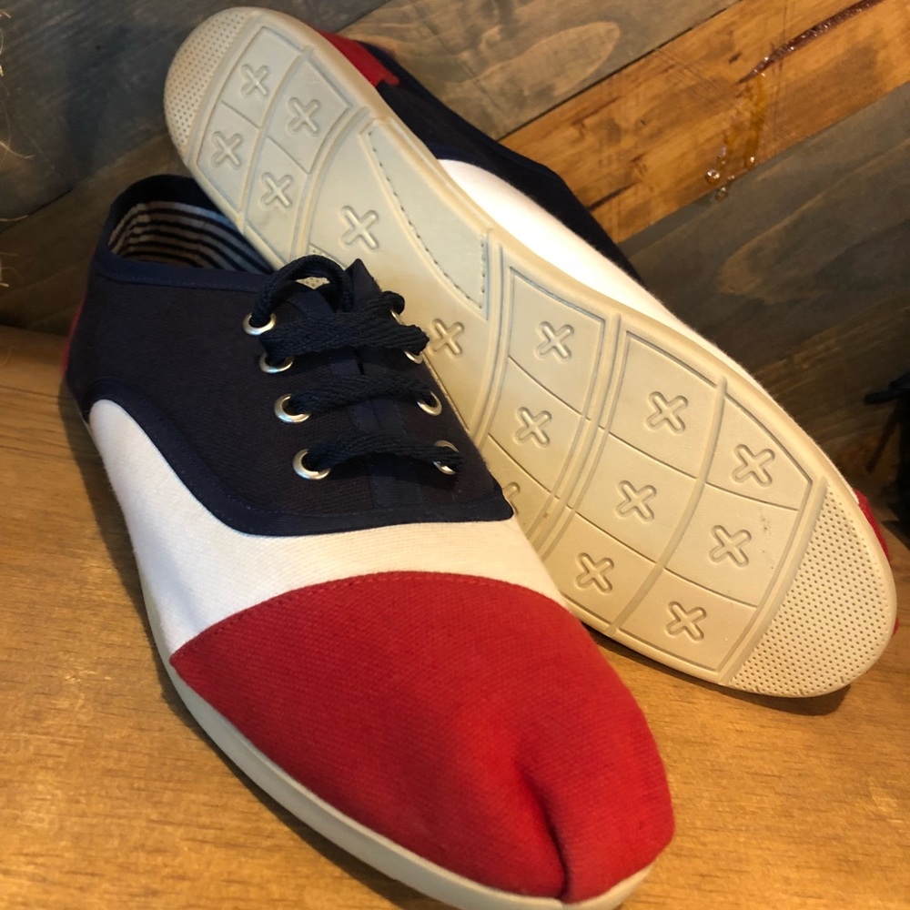 Tom’s Men’s Shoes